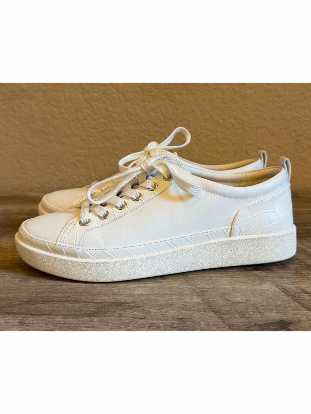 Vionic Winny Sneakers White Leather comfortable all-day wear Women’s size 8